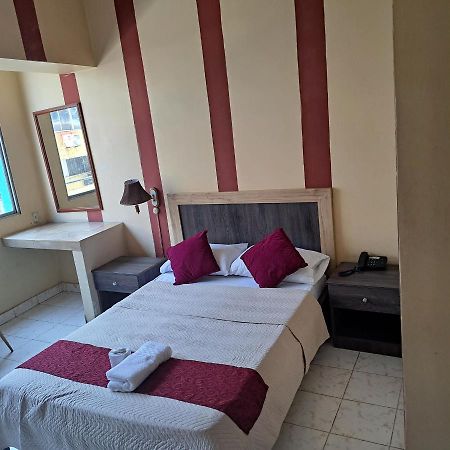 גוויאקיל Atlantic Suites Hotel מראה חיצוני תמונה