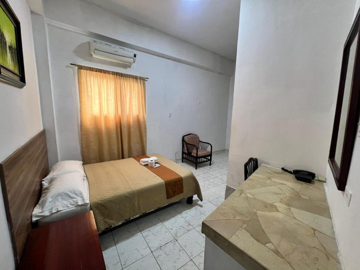גוויאקיל Atlantic Suites Hotel מראה חיצוני תמונה