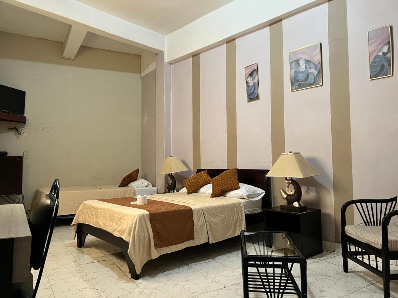גוויאקיל Atlantic Suites Hotel מראה חיצוני תמונה