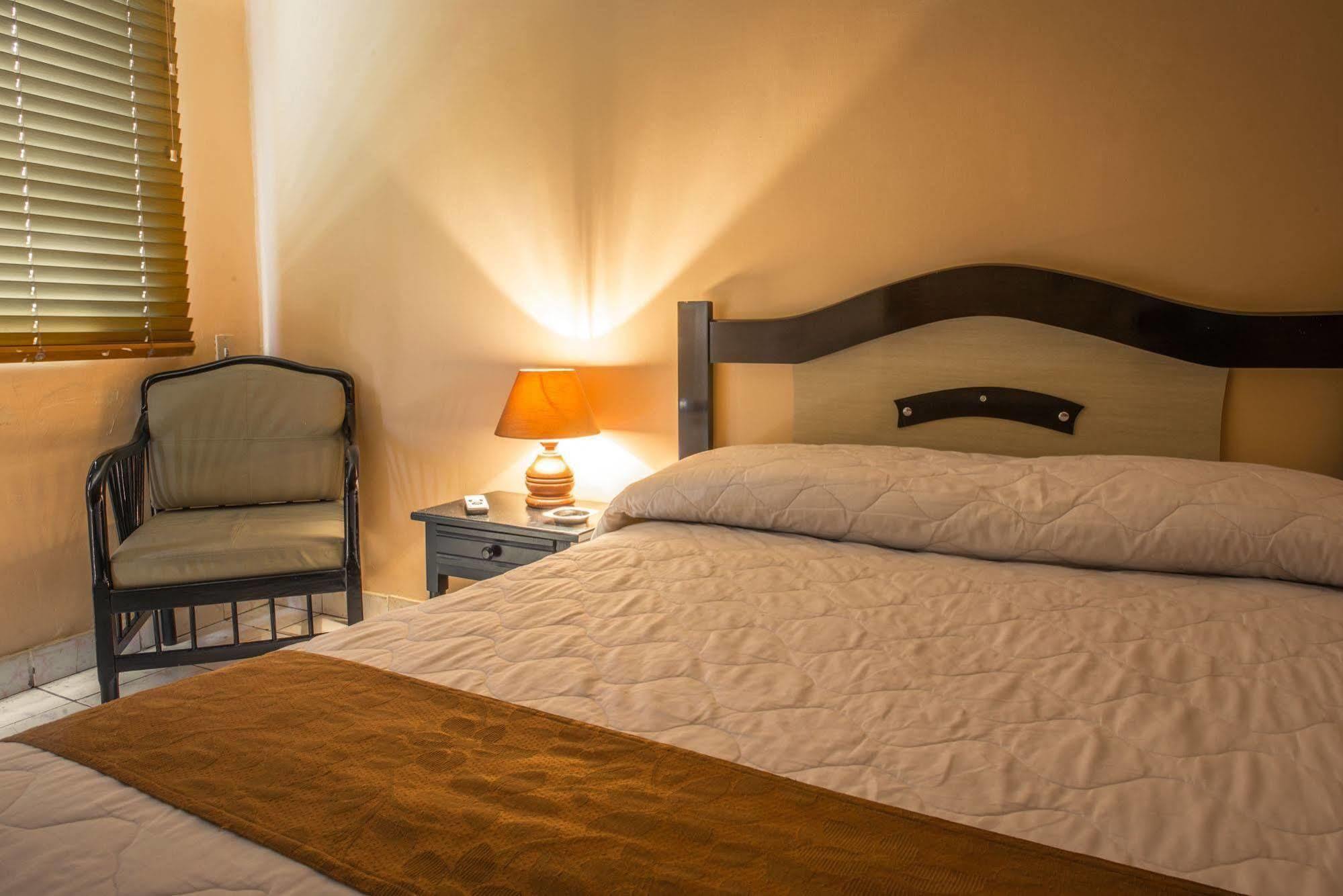 גוויאקיל Atlantic Suites Hotel מראה חיצוני תמונה
